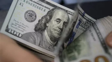 تحديثات منتصف النهار.. سعر الدولار يسجل استقرارًا جديدًا داخل البنوك المصرية السبت